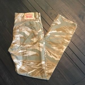 Levi camo jeans